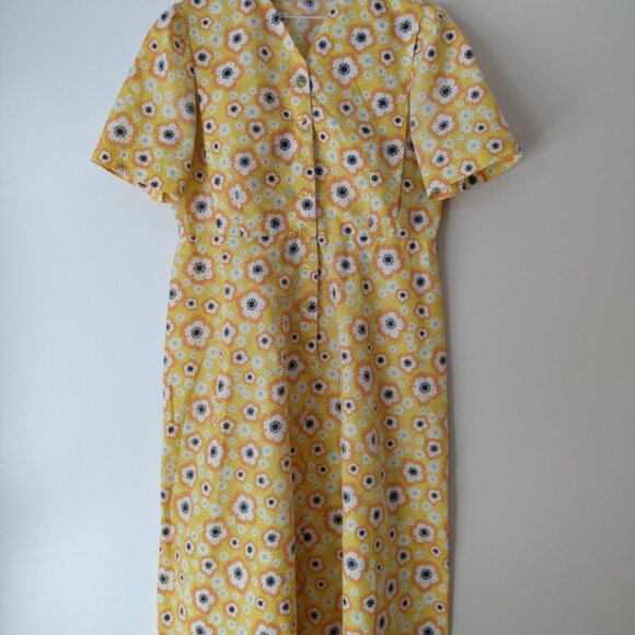 Amish Mennonite Cape Dress 39.5"B 35"W Yellow Flowers - Picture 2 of 10